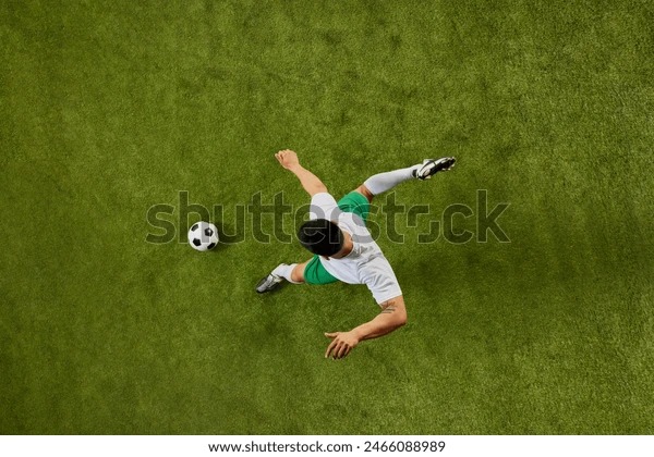 感谢俱乐部，U16国少球员身穿各自俱乐部训练服拍摄全家福