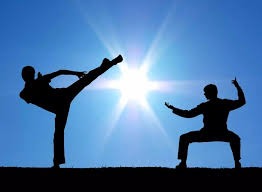 扑克什么时候不适合加注（在扑克中哪些情况不适合加注）