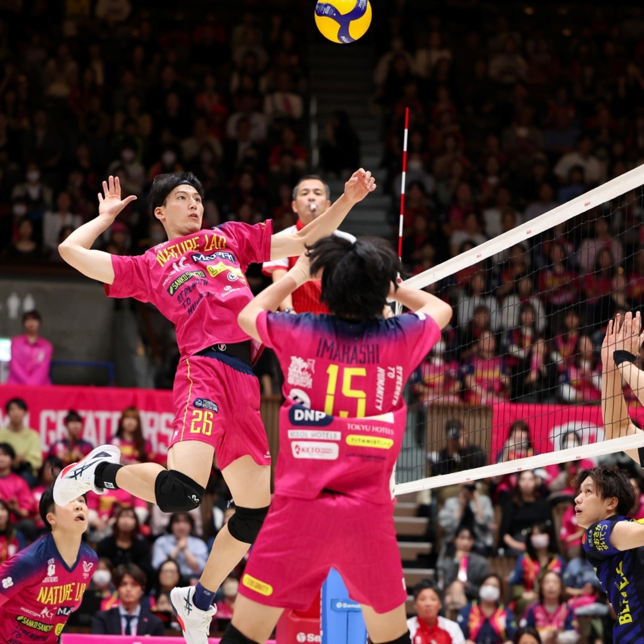 布朗&波尔津吉斯半场合砍33分，凯尔特人领先太阳19分