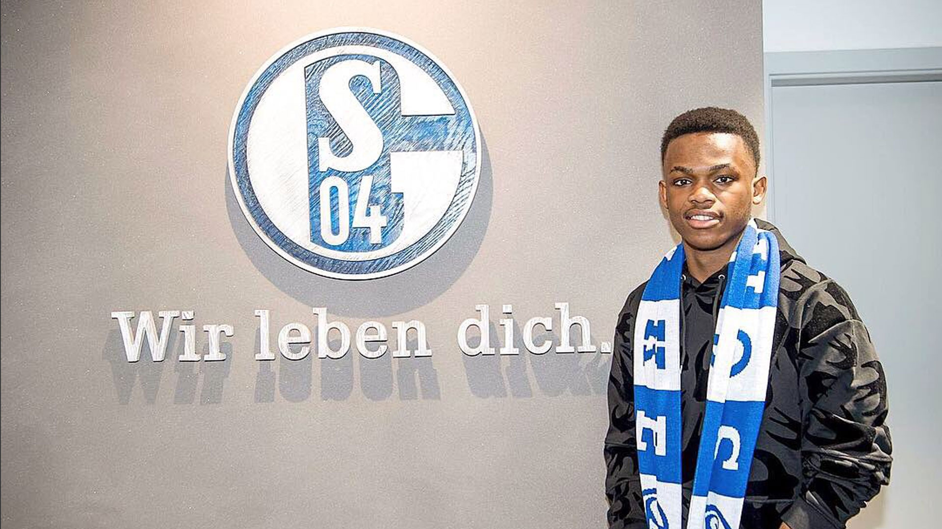 郎平始终站 郎平始终站